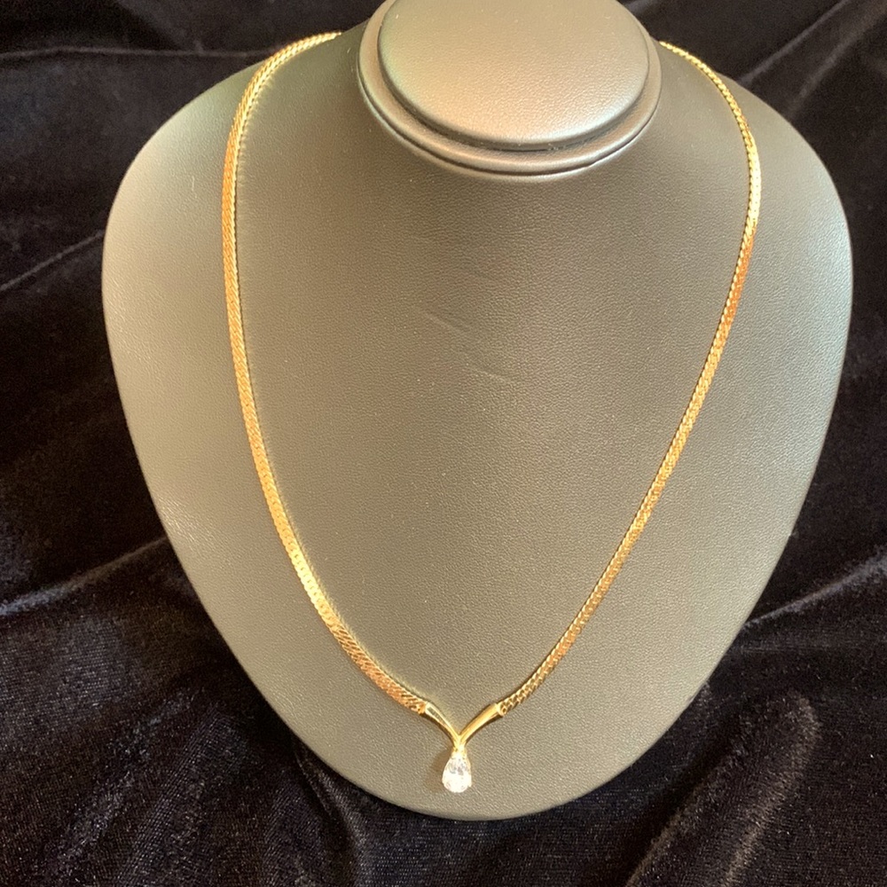 Very nice vintage costume necklace.